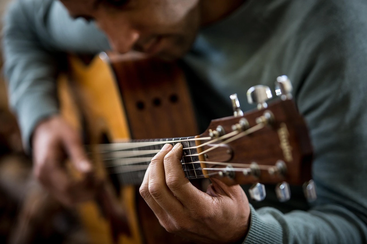 maliaroestiphotography-guitar-5043613_1280